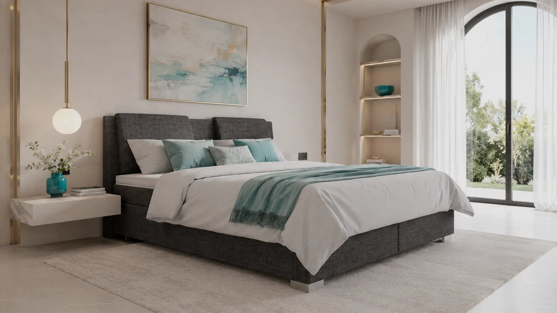 Boxspringbett mit anthrazitfarbenem Bezug in einem hellen Schlafzimmer